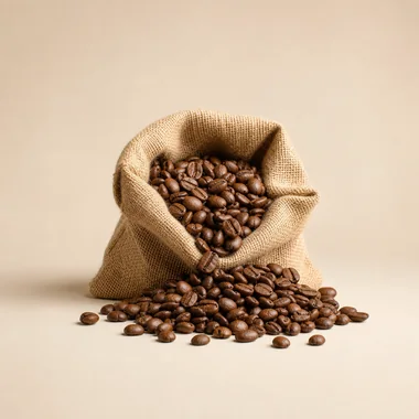 Karung goni terbuka dengan biji kopi sangrai